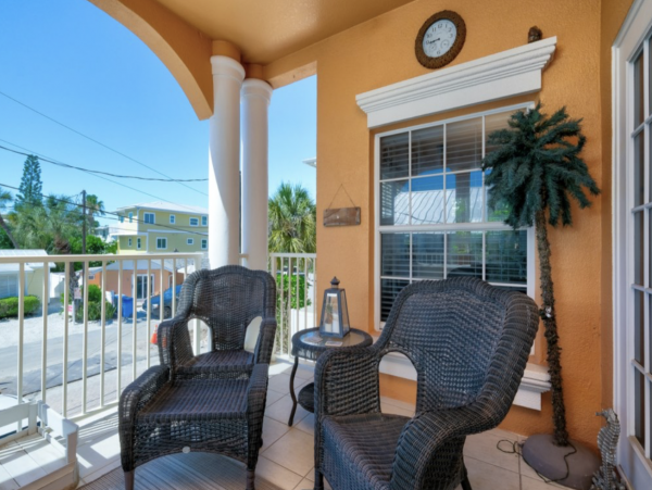 Bradenton Vacation Condo Two Bedroom Walk to Beach